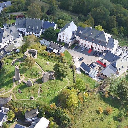 Schlosshotel Burghaus Kronenburg Dahlem  Exterior foto