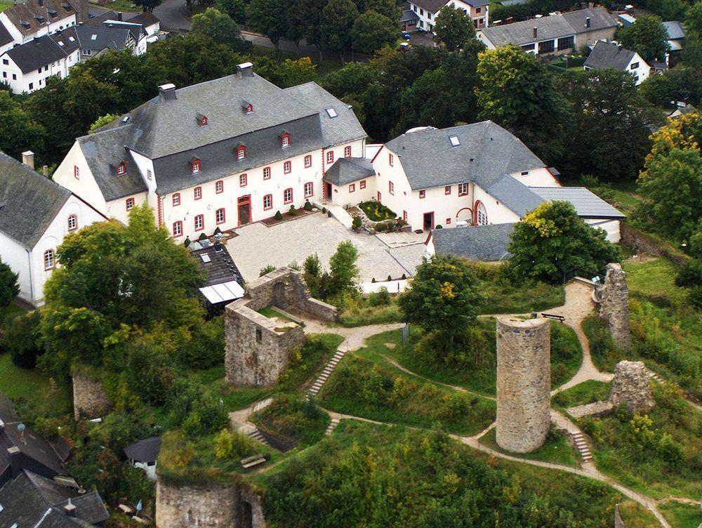 Schlosshotel Burghaus Kronenburg Dahlem  Exterior foto