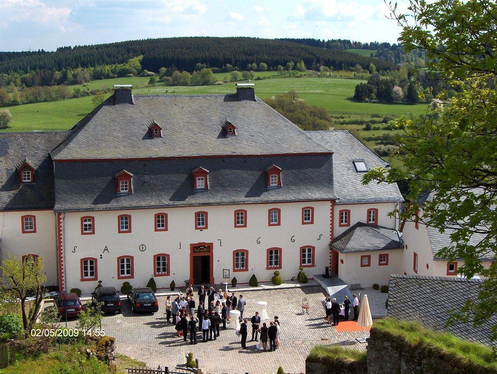 Schlosshotel Burghaus Kronenburg Dahlem  Exterior foto