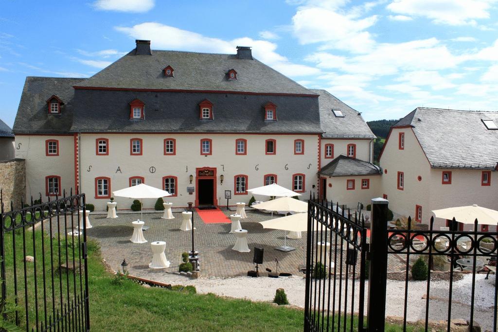 Schlosshotel Burghaus Kronenburg Dahlem  Exterior foto